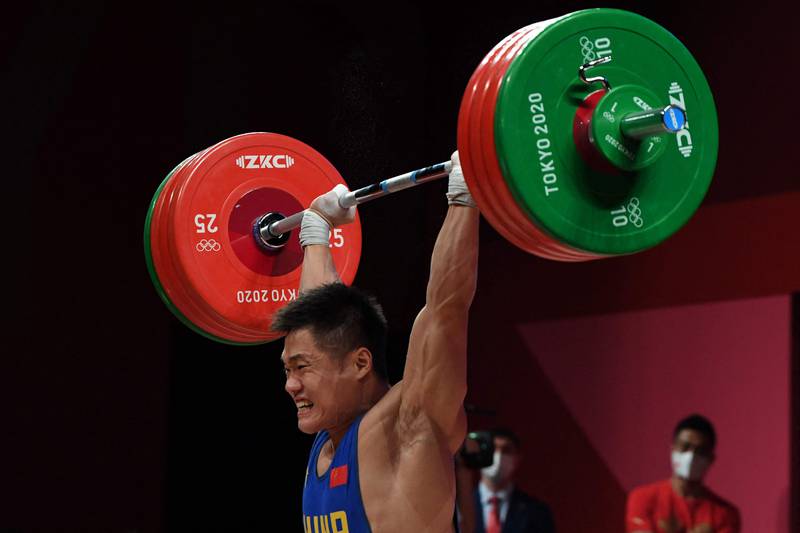 China's Lyu Xiaojun wins the men's 81kg weightlifting competition.