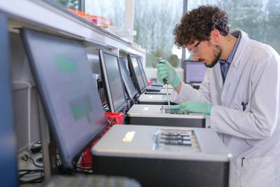 A scientist at Oxford Nanopore lab. Abu Dhabi’s International Holdings Company said on Tuesday it is investing £39 million in Oxford Nanopore Technologies. Courtesy: Oxford Nanopore