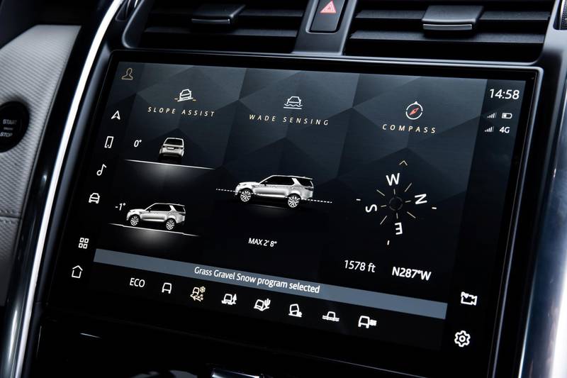 The 2021 Discovery boasts Jaguar Land Rover’s latest Pivi Pro infotainment system, which can access the car’s 4WD systems and surround-view cameras