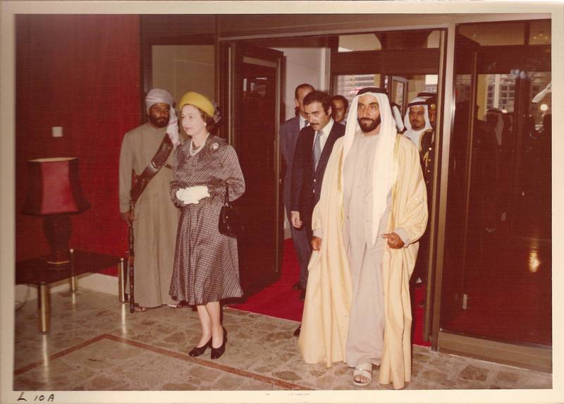 Sheikh Zayed escorts the queen through the hotel.