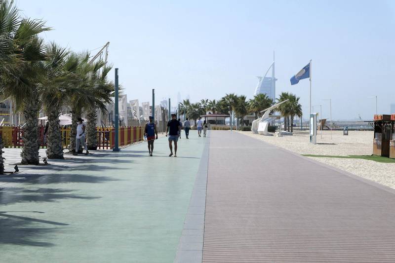 DUBAI, UNITED ARAB EMIRATES , Feb 08 – Jogging track at the Kite beach in Umm Suqeim area in Dubai. (Pawan Singh / The National) For News/Stock/Online/Instagram. Story by Georgia