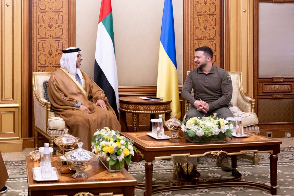Cheikh Mansour bin Zayed rencontre Volodymyr Zelenskyy