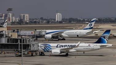 An image that illustrates this article EgyptAir to increase co-operation with private sector