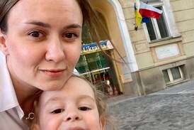 Ukrainian mother in Poland shares reality of war with daughter