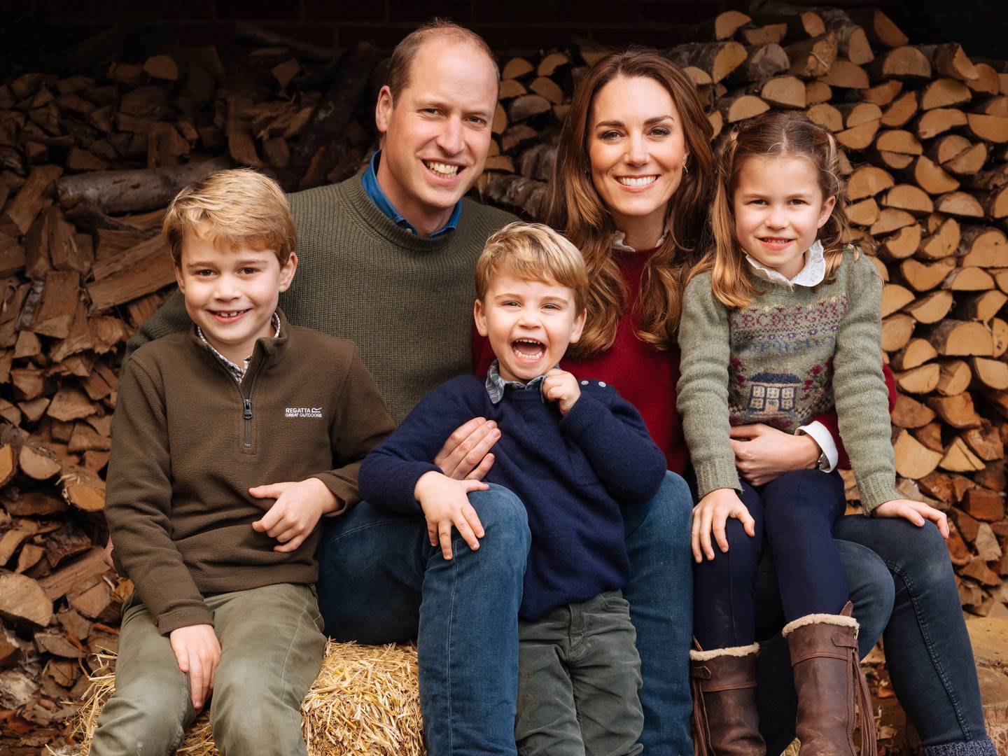 epa08889438 A handout photo made available by Kensington Palace of the 2020 Christmas card of the Duke and Duchess of Cambridge which features an image taken in the autumn by photographer Matt Porteous showing the Duke and Duchess with their three children Prince George (left), Princess Charlotte (right) and Prince Louis at Anmer Hall in Norfolk.


NOTE TO EDITORS: This handout photo may only be used in for editorial reporting purposes for the contemporaneous illustration of events, things or the people in the image or facts mentioned in the caption. Reuse of the picture may require further permission from the copyright holder.  EPA/Matt Porteous / KENSINGTON PALACE /HANDOUT THIS IMAGE IS PROVIDED FOR FREE EDITORIAL USE UNTIL DECEMBER 31, 2021 WHEN IT MUST BE REMOVED FROM ALL SYSTEMS AND THOSE OF YOUR SUBSCRIBERS. USE OF THE IMAGE AFTER THIS DATE WILL REQUIRE PERMISSION FROM KENSINGTON PALACE. THIS PHOTOGRAPH IS STRICTLY FOR E HANDOUT EDITORIAL USE ONLY/NO SALES