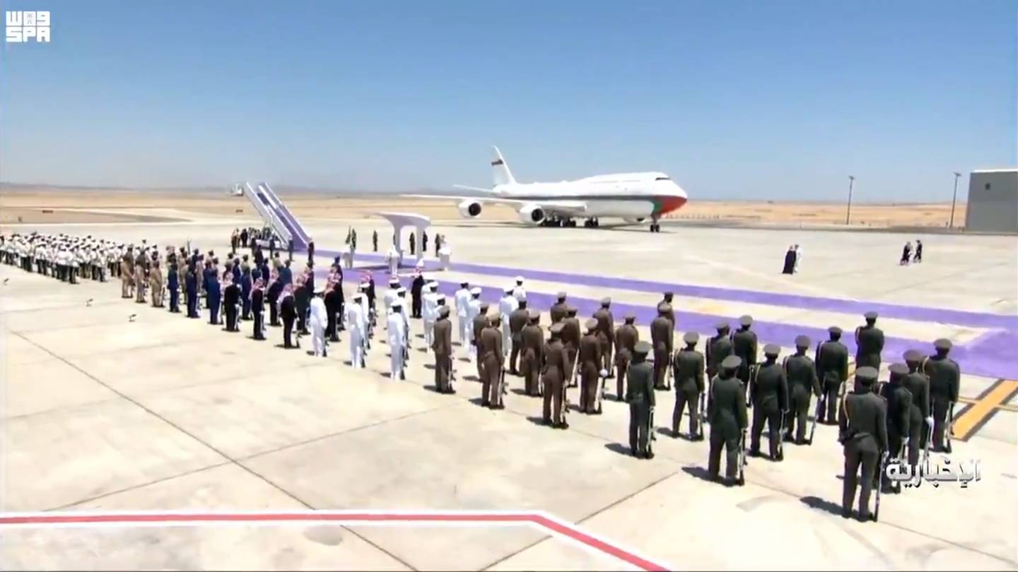 Sultan Haitham of Oman's plane arrives in Saudi Arabia