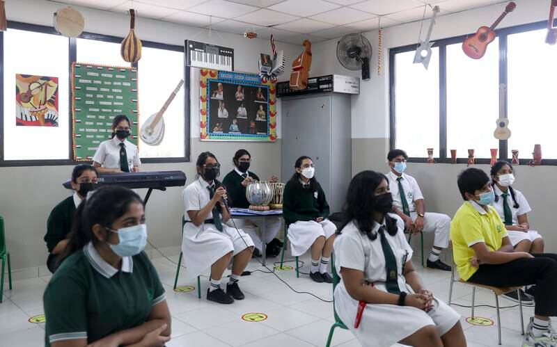 Schüler der Delhi Private School in Jebel Ali üben für eine kulturelle Veranstaltung.  Khushnum Bhandari / The National
