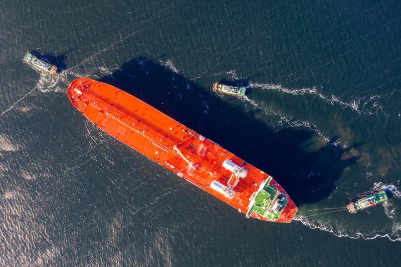 Tug boats tow an AET Tankers Pte liquid natural gas (LNG) dual-fuelled aframax vessel near the Samsung Heavy Industries Co. shipyard in this aerial photograph taken in Geoje, South Korea, on Friday, Feb. 1, 2019. Korea Development Bank (KDB) has contacted Samsung Heavy on whether it would be interested in Daewoo Shipbuilding & Marine Engineering Co. before the bank makes a definitive decision on its stake. Samsung Heavy will review KDB's proposal for Daewoo, the company said in a text message. Photographer: SeongJoon Cho/Bloomberg