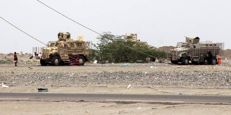 A picture taken on June 21, 2018 shows armoured vehicles belonging to the Amalqa ("Giants") Brigades, loyal to the Saudi-backed government, parked on the side of a road during the offensive to seize the Red Sea port city of Hodeida from Iran-backed Huthi rebels, on its southern outskirts near the airport. The "Giant Brigades" are a former elite unit of the Yemeni army rebuilt by the UAE which has been at the vanguard of the offensive, reinforced by thousands of fighters from southern Yemen. / AFP / Saleh Al-OBEIDI
