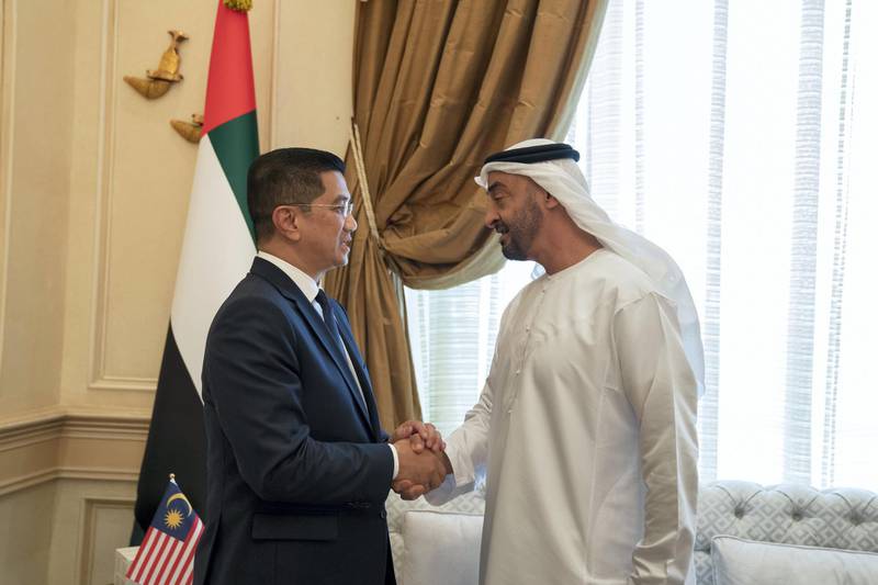 ABU DHABI, UNITED ARAB EMIRATES - September 09, 2019: HH Sheikh Mohamed bin Zayed Al Nahyan, Crown Prince of Abu Dhabi and Deputy Supreme Commander of the UAE Armed Forces (R), receives Dato' Seri Mohamed Azmin bin Ali, Minister of Economic Affairs of Malaysia (L), during a Sea Palace barza.

( Mohamed Al Hammadi / Ministry of Presidential Affairs )
---