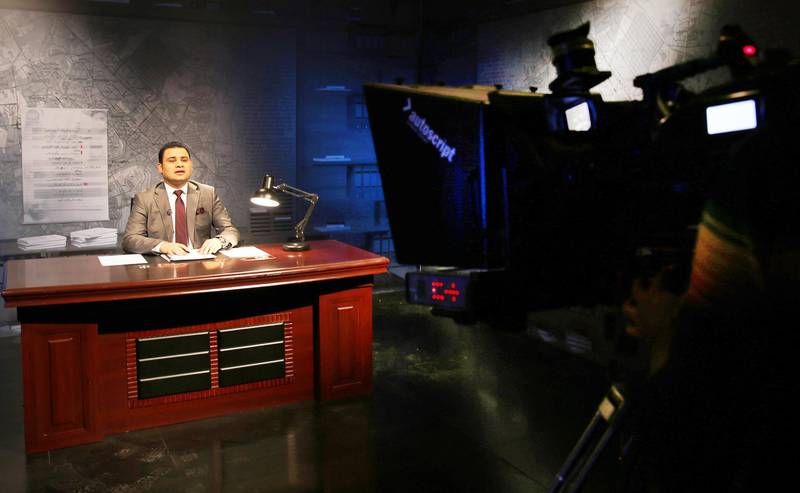 Iraqi TV presenter Ahmad Hassan is pictured on the set of the a show titled "In the grip of the law" in Baghdad on January 22, 2018. / AFP PHOTO / SABAH ARAR