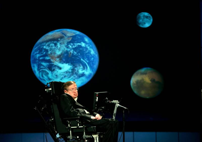 epa06602119 (FILE) - Professor Stephen Hawking delivers a speech entitled 'Why We Should Go Into Space' at the The George Washington University in Washington, DC, USA, 21 April 2008. British renowned physicist Stephen Hawking has died at the age of 76, according to media reports citing a spokesperson for his family.  EPA/STEFAN ZAKLIN