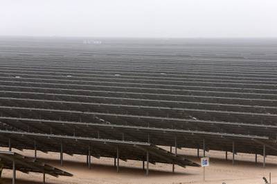 DUBAI , UNITED ARAB EMIRATES – March 20 , 2017 : View of the second phase of the Mohammed bin Rashid Al Maktoum Solar Park in Seih Al Dahal area in Dubai. ( Pawan Singh / The National ) For Business. Story by Andrew. ID No : 14206 *** Local Caption ***  PS2003- SOLAR PARK05.jpg