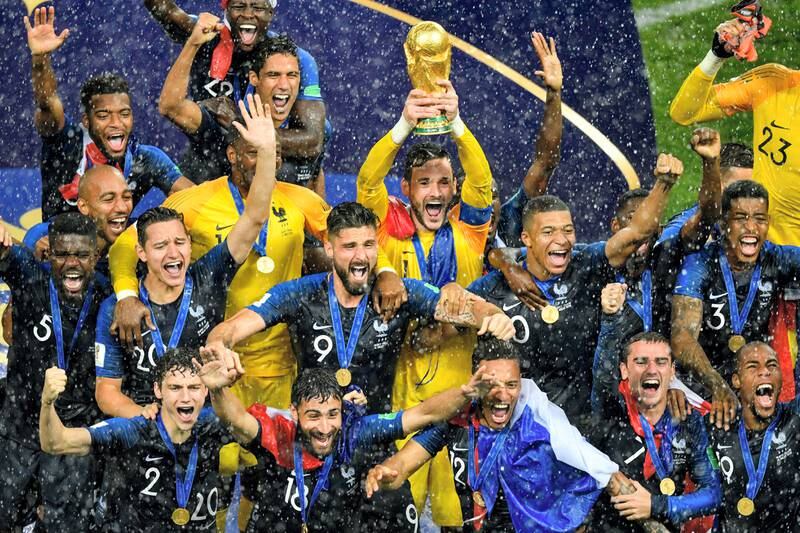 France's goalkeeper Hugo Lloris holds the trophy as he celebrates with teammates during the trophy ceremony at the end of the Russia 2018 World Cup final football match between France and Croatia at the Luzhniki Stadium in Moscow on July 15, 2018. / AFP PHOTO / Alexander NEMENOV / RESTRICTED TO EDITORIAL USE - NO MOBILE PUSH ALERTS/DOWNLOADS
