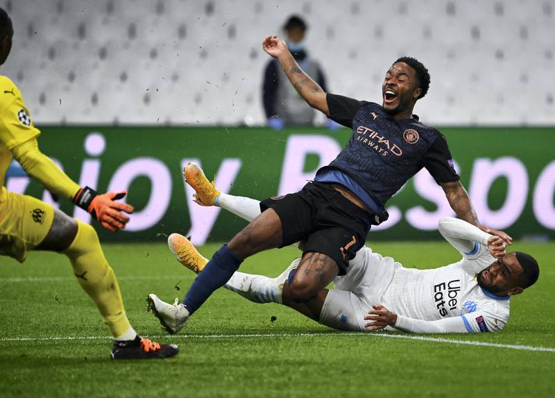 Manchester City's English forward Raheem Sterling (C) is tackled by Marseille's French defender Jordan Amavi (R) during the UEFA Champions League Group C football match between Olympique de Marseille and Manchester City on October 27, 2020 at the Velodrome Stadium in Marseille. (Photo by CHRISTOPHE SIMON / AFP)