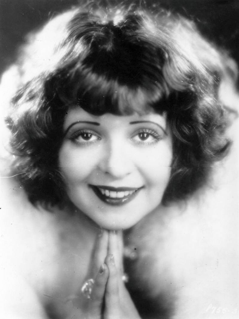 circa 1926:  Portrait of American actress Clara Bow, the 'It' girl.  (Photo by Hulton Archive/Getty Images)