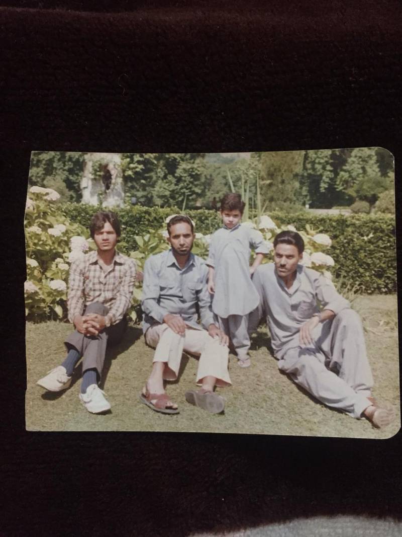 OLX India - A phone. A picture. And a lifetime of friendship in Kashmir   #CampaignThrowback: Often in life, the most beautiful experiences happen  when we are able to give happiness to