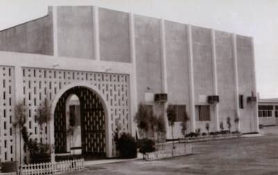 The school's entrance and gym in 1967. Photo: Dubai English Speaking School