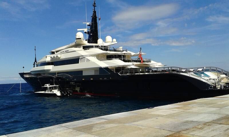 The superyacht 'Alfa Nero' is owned by Andrey Guryev. Photo: Schnippchen