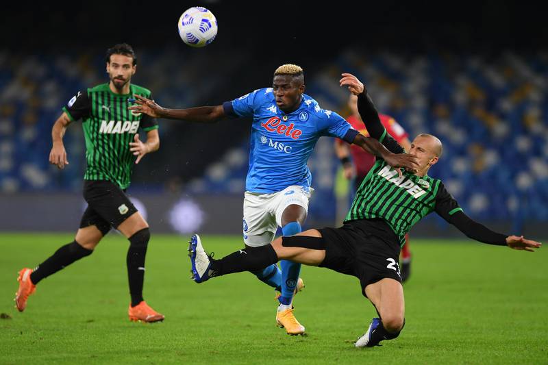 NAPLES, ITALY - NOVEMBER 01: Victor Osimhen of SSC Napoli vies with Vlad Chiriches of US Sassuolo during the Serie A match between SSC Napoli and US Sassuolo at Stadio San Paolo on November 01, 2020 in Naples, Italy. (Photo by Francesco Pecoraro/Getty Images)