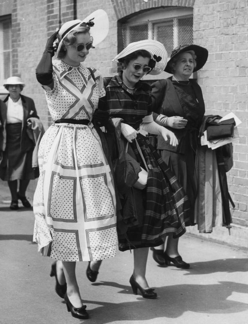 Women arrive at the race on June 12, 1951. Getty Images