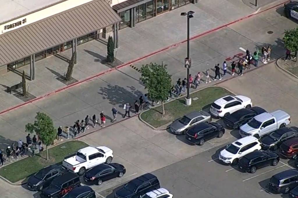 Mindestens 8 Menschen von Schütze in Einkaufszentrum in Texas getötet
