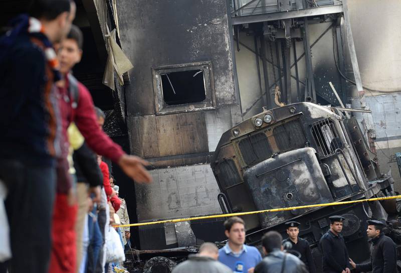 Security forces and onlookers gather at the scene of a fiery train crash at the Egyptian capital Cairo's main railway station on February 27, 2019.  The crash killed at least 20 people, Egyptian security and medical sources said.
The accident, which sparked a major blaze at the Ramses station, also injured 40 others, the sources said.
 / AFP / Mohamed el-Shahed
