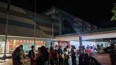 Mallgoers rushed out after a strong 6.9 magnitude earthquake jolted Butuan City in the Philippines. Philippine Information Agency