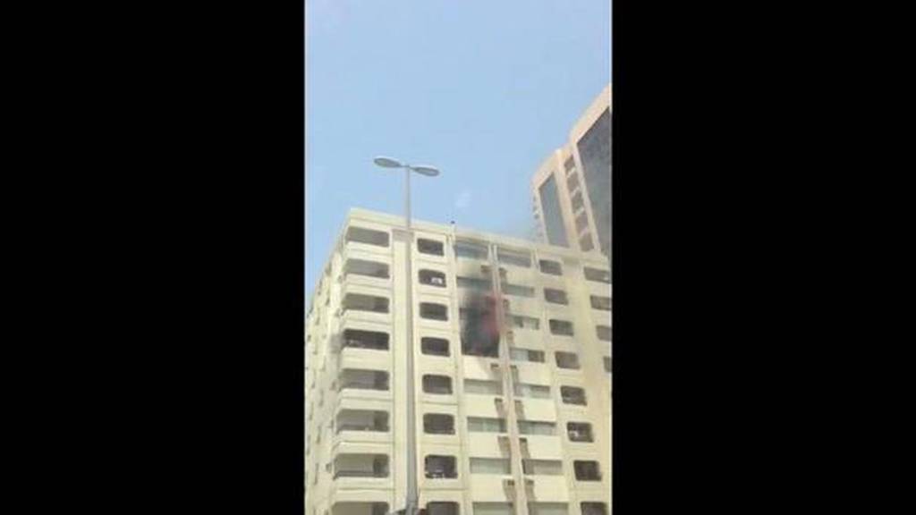 Video: Apartment building fire in Abu Dhabi