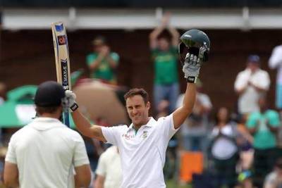 Faf du Plessis, right, the South Africa batsman, scored his second Test century Georges Stadium in Port Elizabeth yesterday. Themba Hadebe / AP Photo