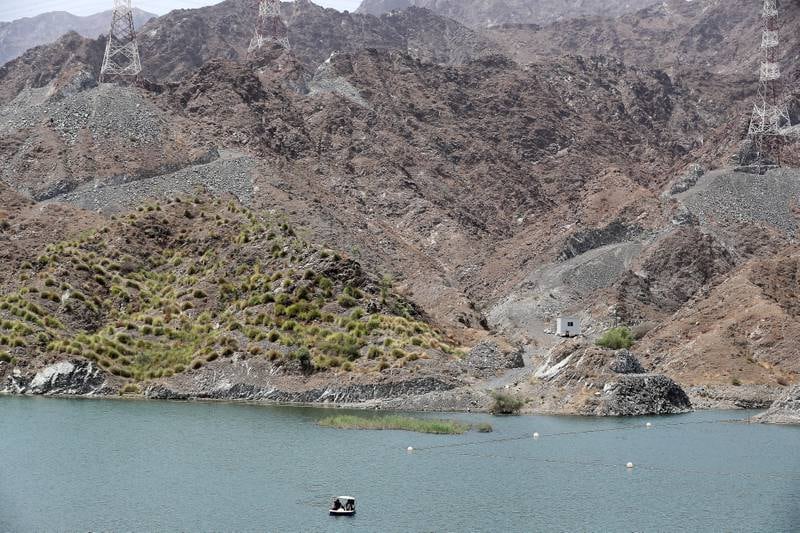 SHARJAH, UNITED ARAB EMIRATES , August 27 – 2020 :- Visitors enjoying the boat ride in Al Rafisah Dam and rest area on Khorfakkan road in Sharjah.  (Pawan Singh / The National) For Standalone/Stock/Instagram/Big Picture