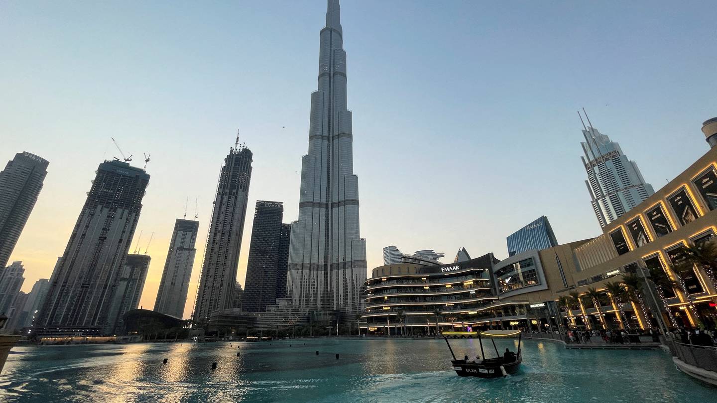 الشيخ محمد يقر موازنة دبي للأعوام 2023 إلى 2025 ويخصص مصروفات 55.8 مليار دولار