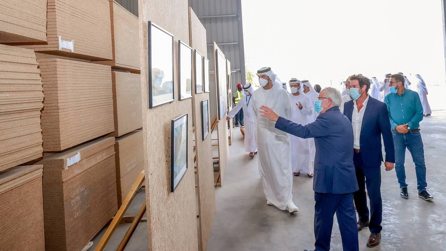 تعمل الإمارات على تشجيع نمو المصانع من خلال تمويل الحلول والأنظمة