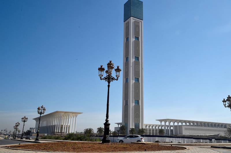 This picture shows the Great Mosque of Algiers, also known as Djamaa el Djazair, in Algiers on April 14, 2019. - Facing the sea, the Great Mosque of Algiers, huge but incomplete work of Abdelaziz Bouteflika pushed to resignation by the protests, will remain the symbol of 20 years of absolute power to the Algerians : megalomania and squandering of public funds. (Photo by RYAD KRAMDI / AFP)