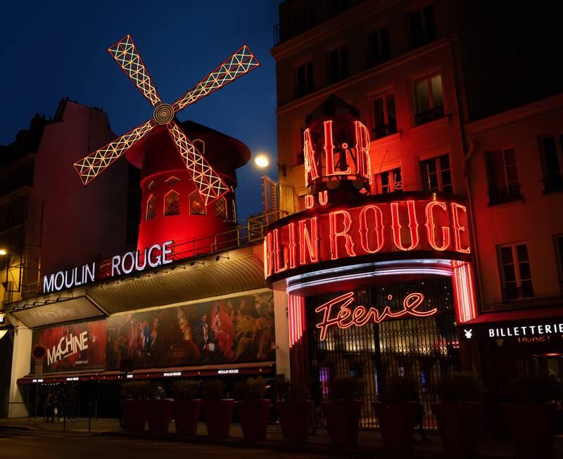  The Moulin Rouge is located in the Montmartre district of Paris. 