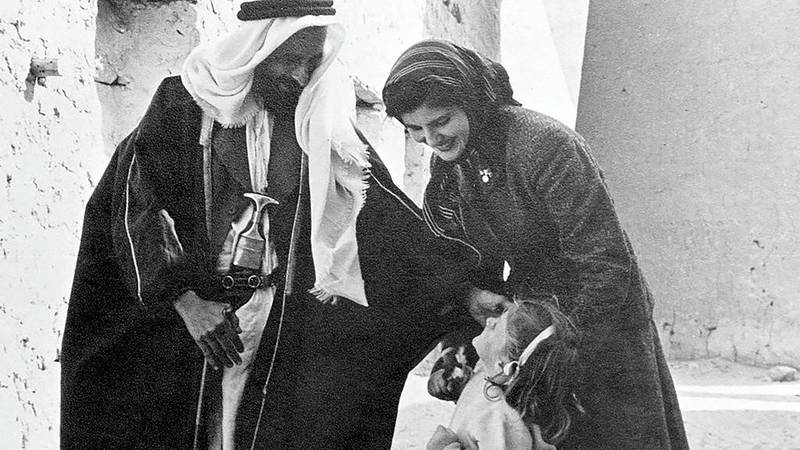 Sheikh Shakhbut greets Susan Hillyard and her daughter Deborah in Abu Dhabi in the winter of 1957. Courtesy Susan Hillyard