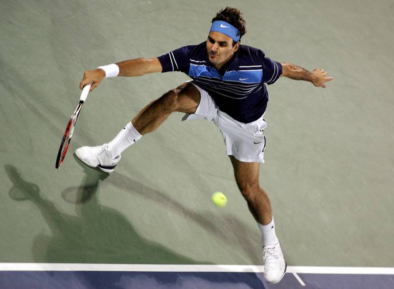 Roger Federer of Switzerland returns to Mikhail Youzhny of Russia during their final tennis match for the Dubai Duty Free Open 03 March 2007.  AFP PHOTO/KARIM SAHIB (Photo by KARIM SAHIB / AFP)
