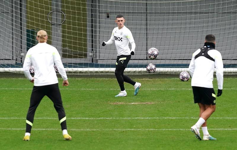 Manchester City's Phil Foden, centre, trains with teammates. PA