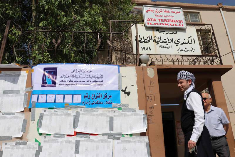 An Iraqi man walks outside a poll station in the northern multi-ethnic city of Kirkuk on May 12, 2018, as the country votes in the first parliamentary election since declaring victory over the Islamic State (IS) group. Polling stations opened at 7:00 am for the roughly 24.5 million registered voters to cast their ballots across the conflict-scarred nation. / AFP / Marwan IBRAHIM
