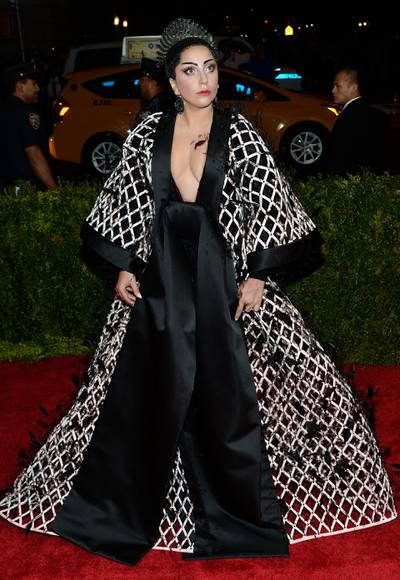 epa04733375 Lady Gaga arrives for the 2015 Anna Wintour Costume Center Gala held at the New York Metropolitan Museum of Art in New York, New York, USA, 04 May 2015. The Costume Institute will present the exhibition 'China: Through the Looking Glass' at The Metropolitan Museum of Art from 07 May to 16 August 2015.  EPA/JUSTIN LANE