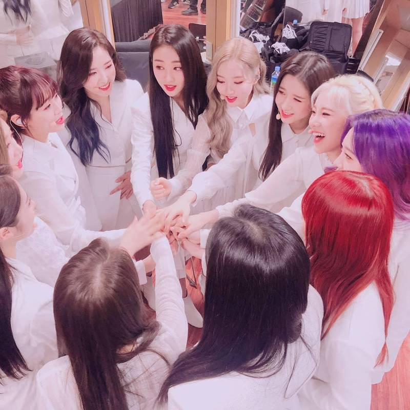 K-pop girl group Loona had a top trending topic on Twitter after they released their music video for 'Butterfly'. 