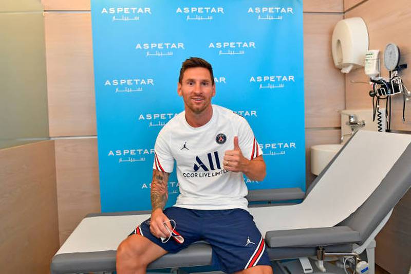 Lionel Messi gives the thumbs up.