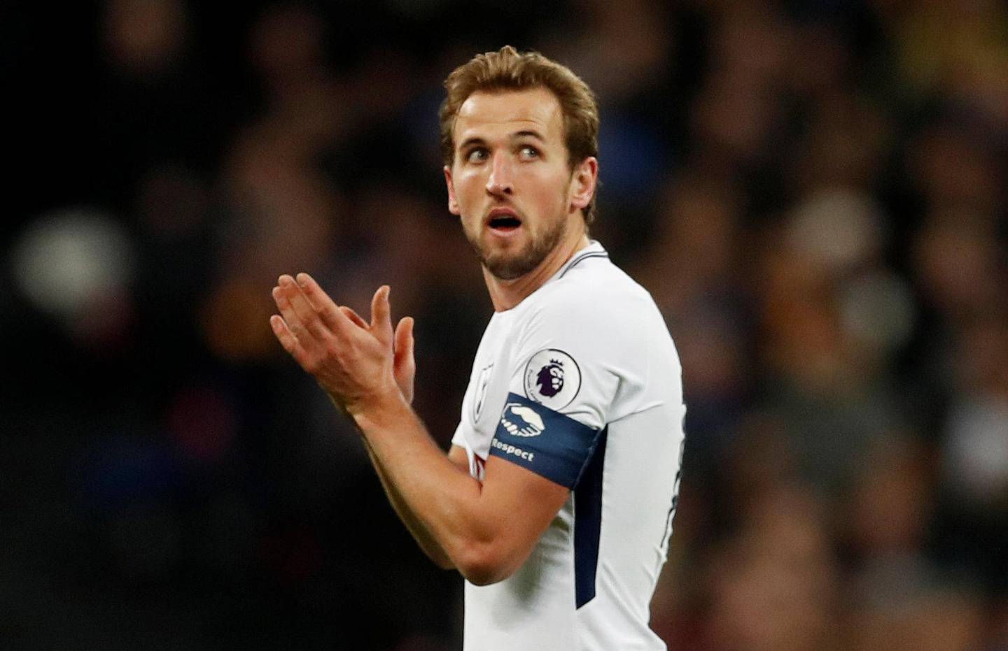 Soccer Football - FA Cup Third Round - Tottenham Hotspur vs AFC Wimbledon - Wembley Stadium, London, Britain - January 7, 2018   Tottenham's Harry Kane applauds fans as he is substituted off                   Action Images via Reuters/Matthew Childs