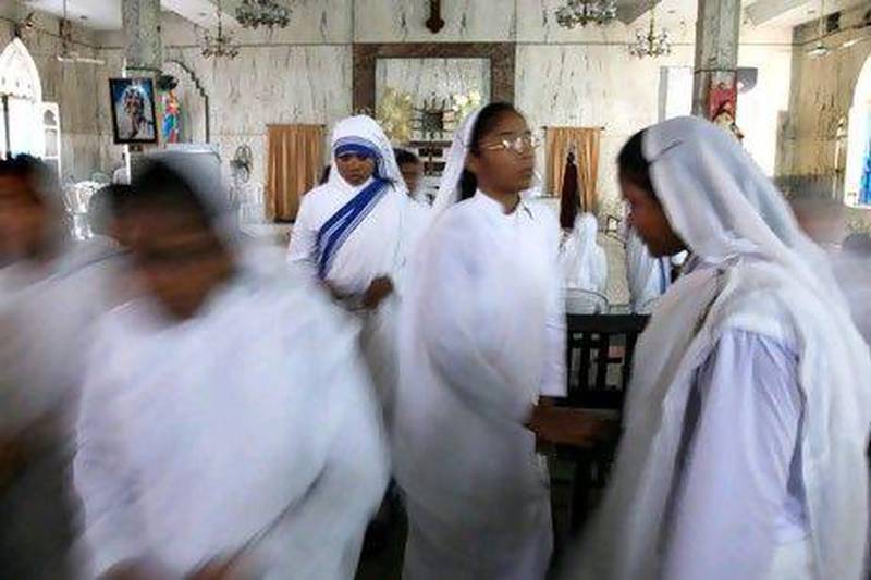 epa02697930 Nuns and christians leave a church after praying on Good Friday at a church in Calcutta, India, 22 April 2011. The crucifixion of Jesus Christ is celebrated on the occasion of Good Friday by the Christian community all over the world. EPA/PIYAL ADHIKARY *** Local Caption *** 02697930.jpg