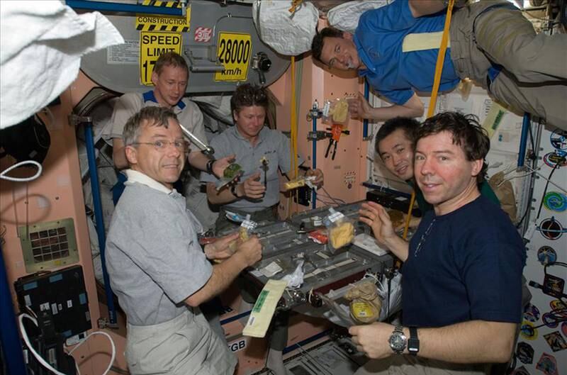 Canadian astronaut Robert Thirsk and the crew of Expedition 20/21 share a meal during their six-month mission on board the ISS. Photo: Nasa