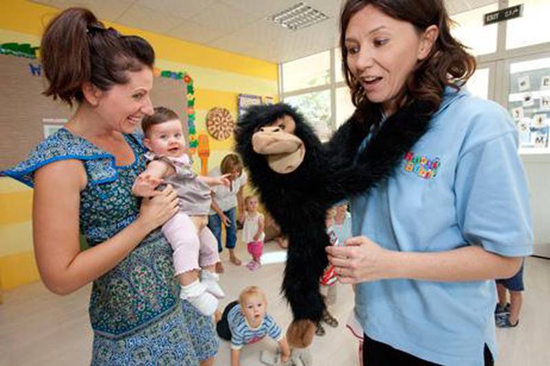 Amanda Ebersohn, above right, leads a Boogie Babies activity for Mumcierge in Dubai. And below, a whole group plays along.