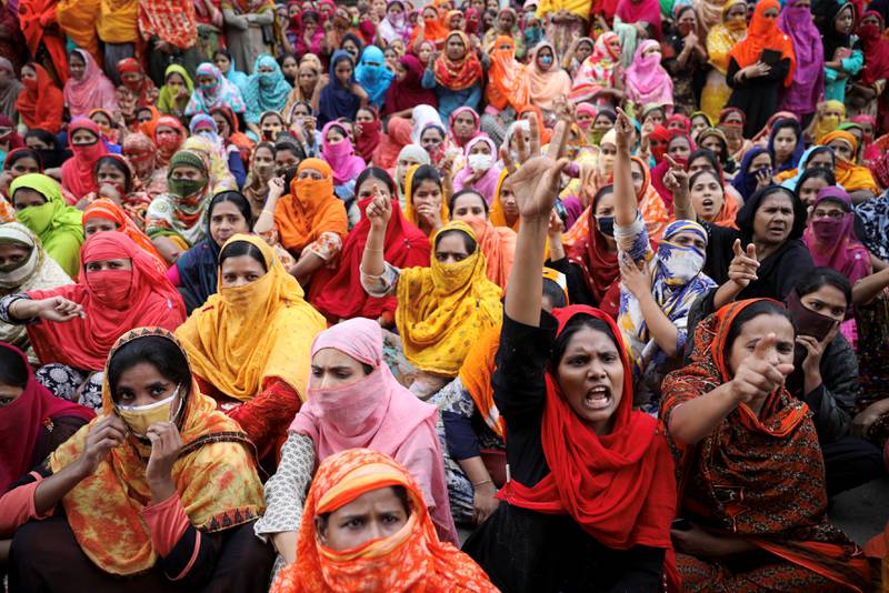 Garment workers protest for higher wages in Dhaka, Bangladesh, January 9, 2019. REUTERS/Salahuddin Ahmed    TPX IMAGES OF THE DAY