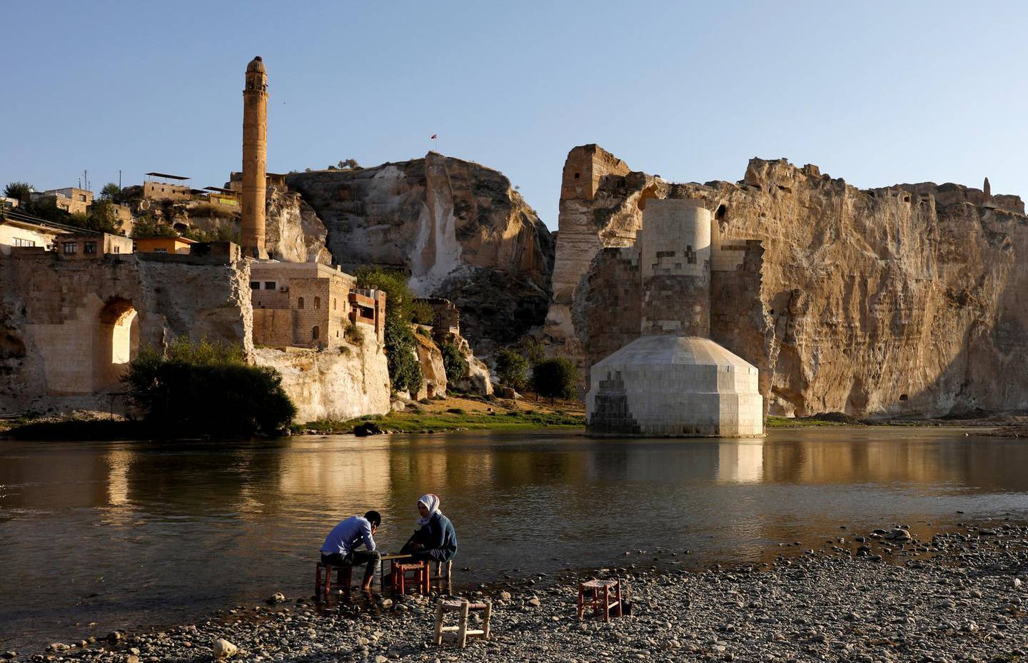 FILE PHOTO: The Tigris river flows through the ancient town of Hasankeyf, which will be submerged by the Ilisu dam in southeastern Turkey, September 27, 2017. REUTERS/Umit Bektas/File Photo
