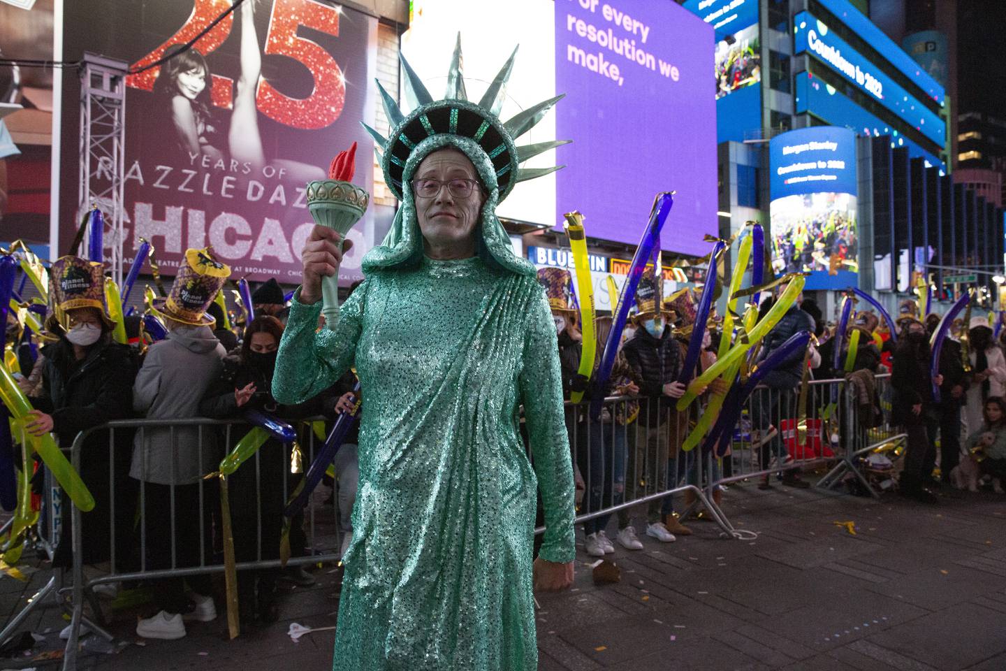 CNN broadcaster Richard Quest dressed up as the Statue of Liberty to celebrate the New Year. Photo: EPA