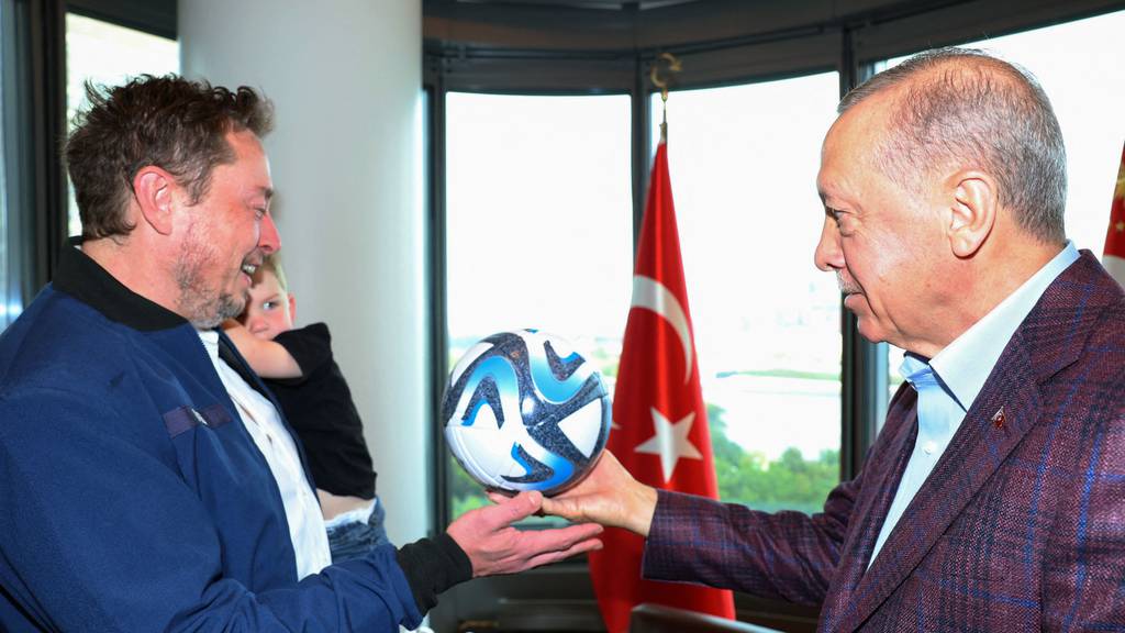 Recep Tayyip Erdogan invites Elon Musk to build Tesla factory in Turkey